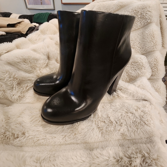 Vince Camuto Cayelsa Platform Bootie- like new - Picture 1 of 5